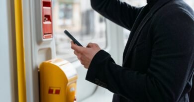 How to Use a Suica Card on iPhone (Apple Wallet) in Tokyo: Trains, Buses, and Vending Machines