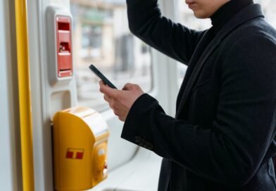 How to Use a Suica Card on iPhone (Apple Wallet) in Tokyo: Trains, Buses, and Vending Machines
