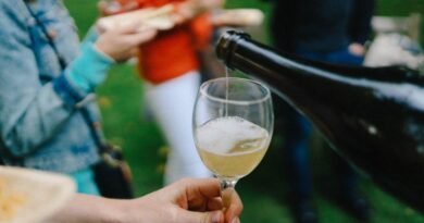 How Food and Wine Tours Work: What to Expect, What’s Included, and How to Choose the Right One