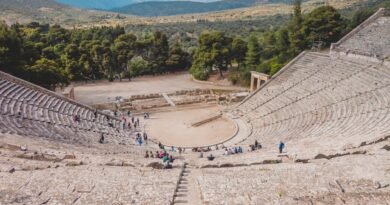 How to Read Greek Tragedy: Key Themes and a Guide to Sophocles, Euripides, and Aeschylus