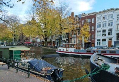 Amsterdam Bike and Canal Guide: Essential Tips for a Safe and Scenic Ride