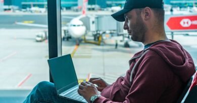 How to Choose the Best Laptop for Travel: A Practical Buyer’s Checklist